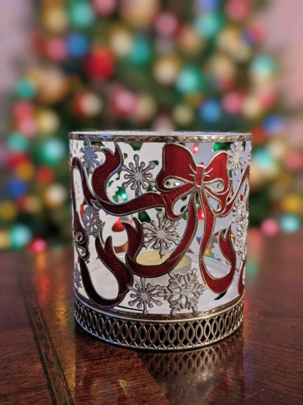 Bath Body Works Holiday Red Bows, Sparkly Snowflakes Silver 3-wick Candle Holder